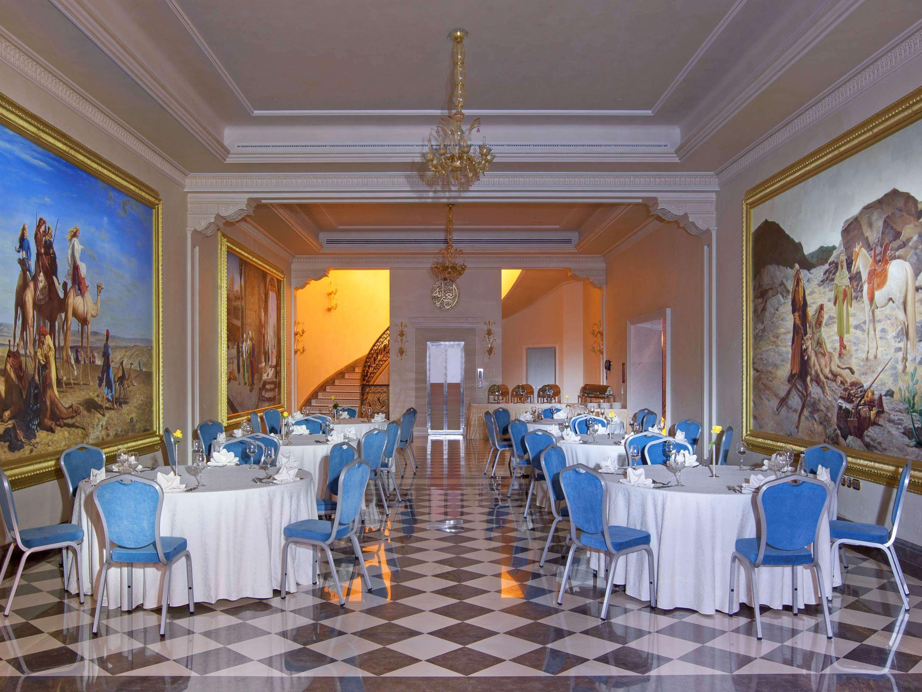 La Cigale Hotel Managed By Accor Doha Exterior foto The interior of the National Museum of the Republic of Dagestan
