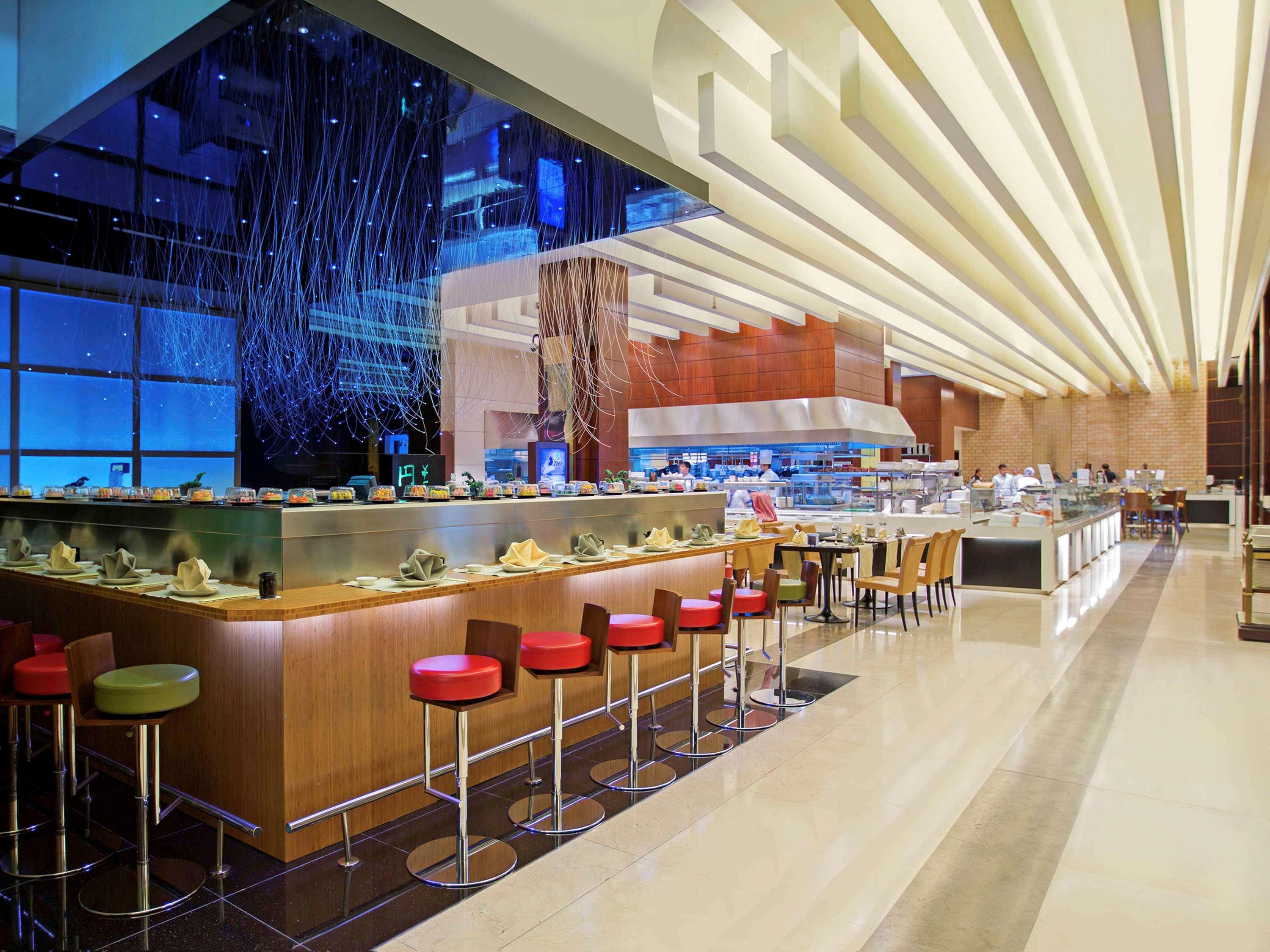 La Cigale Hotel Managed By Accor Doha Exterior foto The buffet at the Atlantis Paradise Island