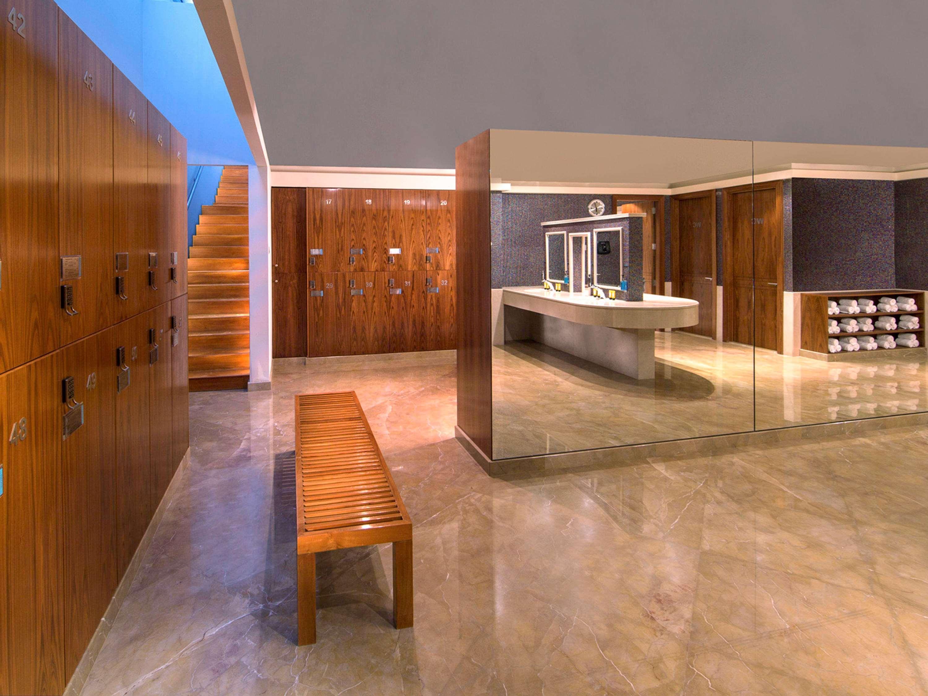 La Cigale Hotel Managed By Accor Doha Exterior foto The locker room at the Four Seasons Hotel, Hong Kong