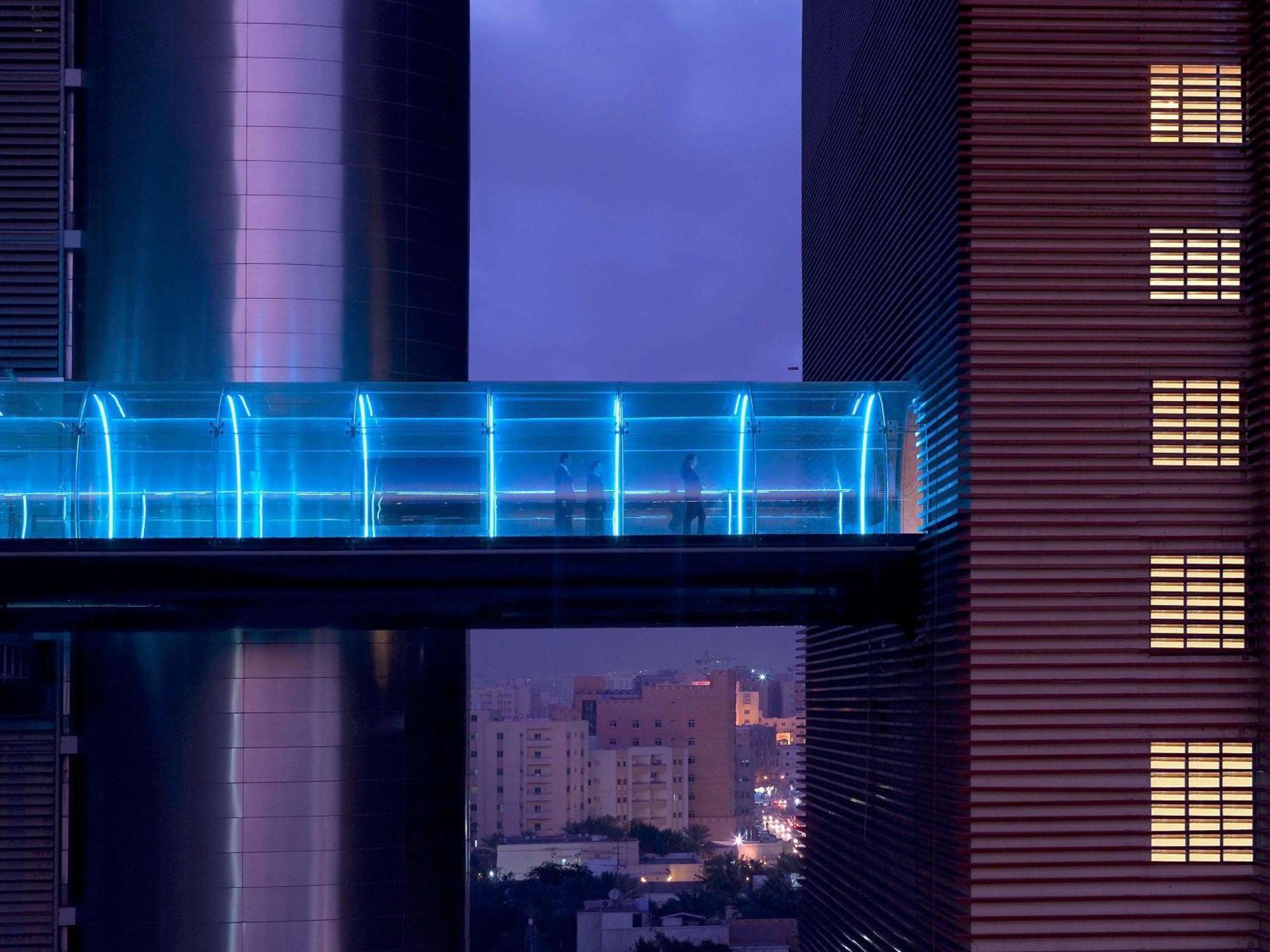 La Cigale Hotel Managed By Accor Doha Exterior foto Skywalk